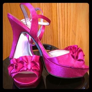 GLAM FUSHIA PINK HEELS / SIZE 9